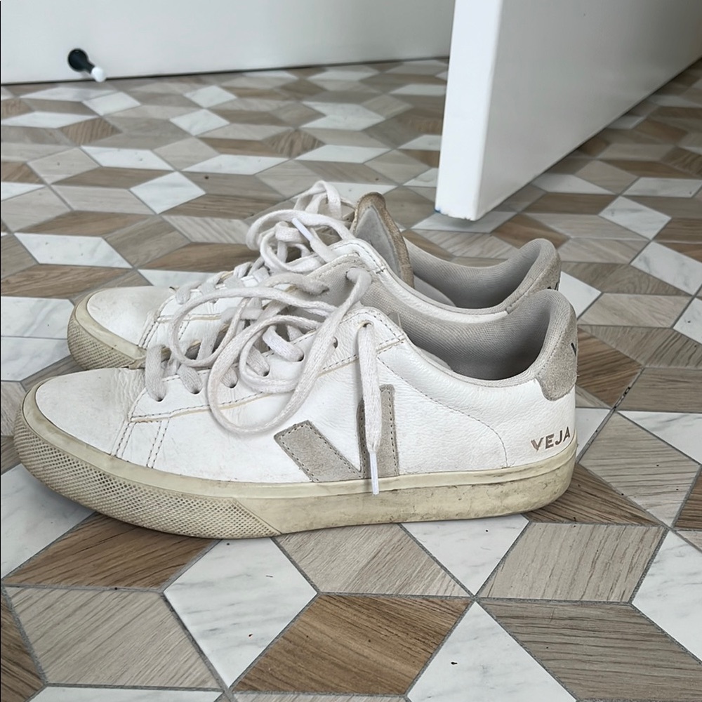 Veja Campo in white leather
